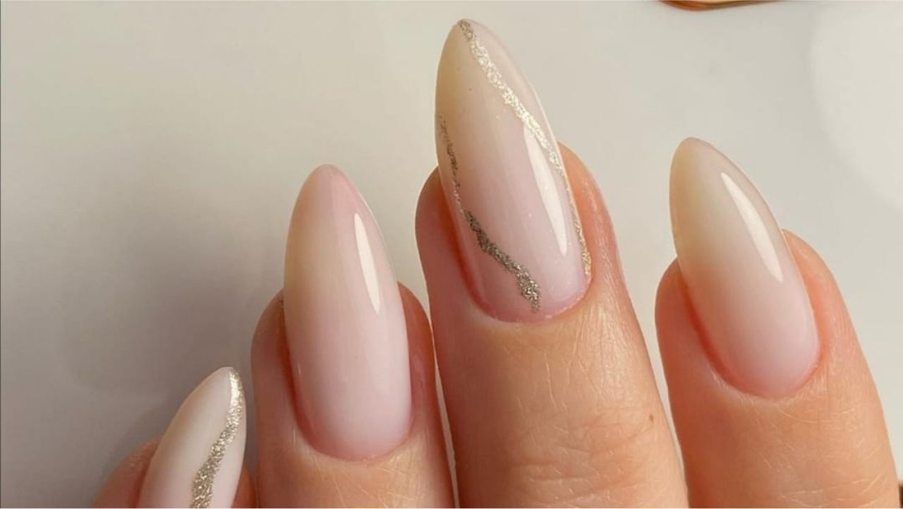 CENTRE DAHLIA FLOWER