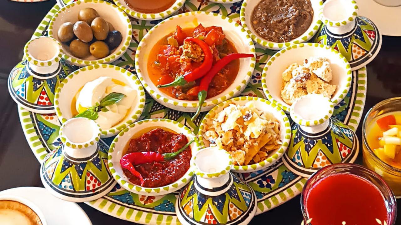  SALON DE THE RIDS CLUB